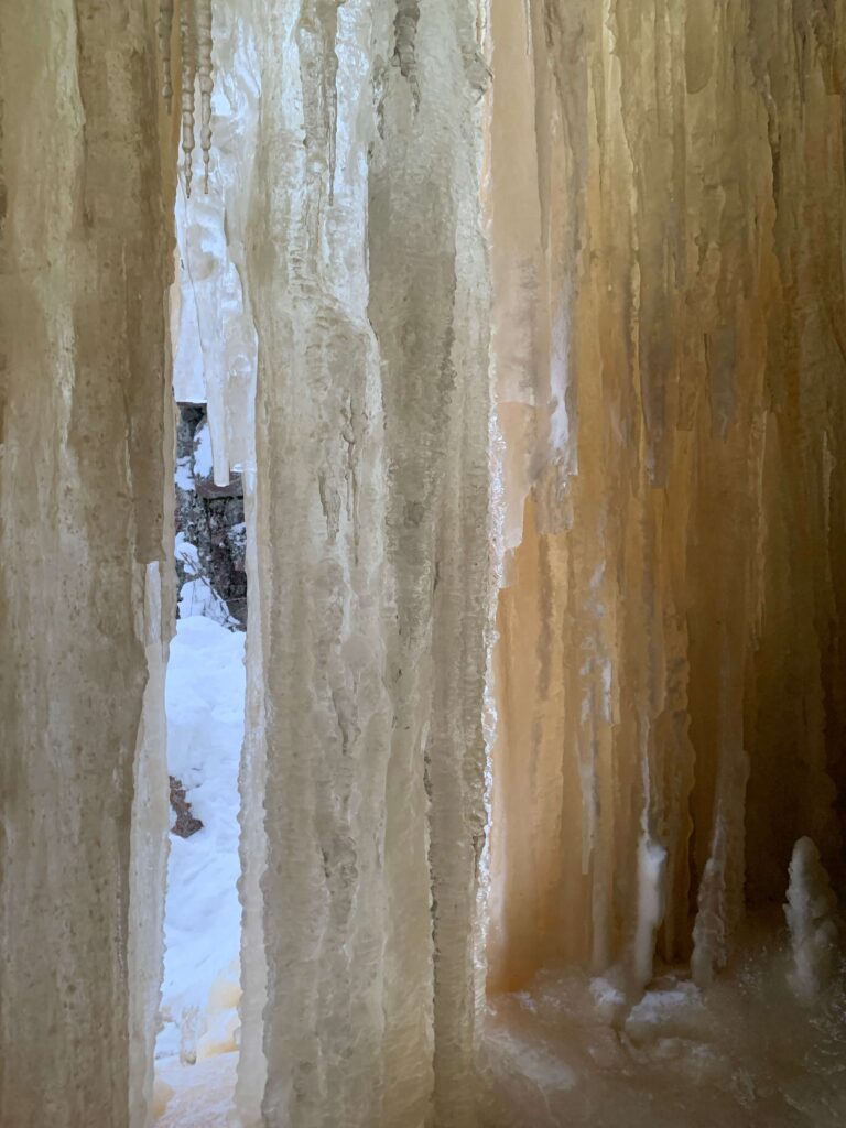 Jaskinia lodowa w Örnsköldsvik.